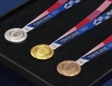 ญี่ปุ่นอวดโฉม ‘เหรียญโอลิมปิก 2020’ รีไซเคิลจากมือถือเก่า-ขยะอิเล็กทรอนิกส์ 8 หมื่นตัน
