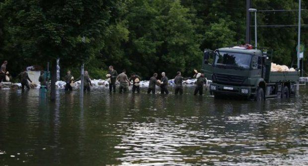 เยอรมนีสั่งอพยพประชาชนเพิ่มหลังคันกั้นน้ำใกล้แตก