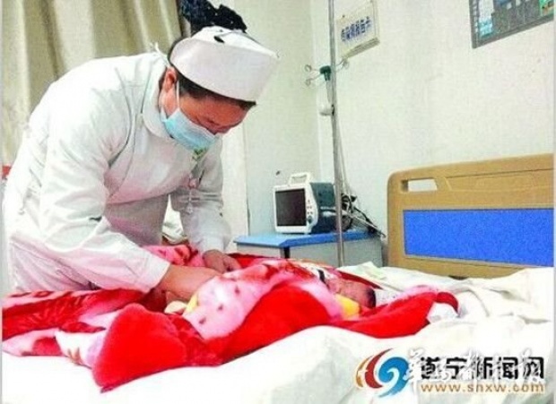 สลด!!สาวจีนท้องแก่จยย.คว่ำกลางถนน หมอช่วยยื้อทั้งแม่และลูก
