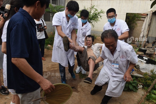 ดราม่า!!พ่อแม่ขังลูกในห้องมืดนาน 21 ปี พอรู้เหตุผลถึงกับหดหู่หนักมาก!!