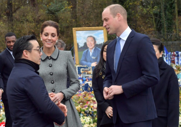 ‘เจ้าชายวิลเลียม-พระชายา’ เสด็จเยือนเลสเตอร์ทรงวางดอกไม้อาลัยเจ้าสัววิชัย