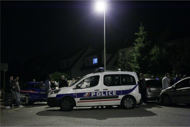 ตำรวจฝรั่งเศสวิสามัญฯคนร้าย หลังแทงตำรวจดับ!!