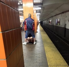 ตะลึง! คู่รักบอสตันโชว์ออรัลเซ็กซ์ในสถานีรถไฟใต้ดิน