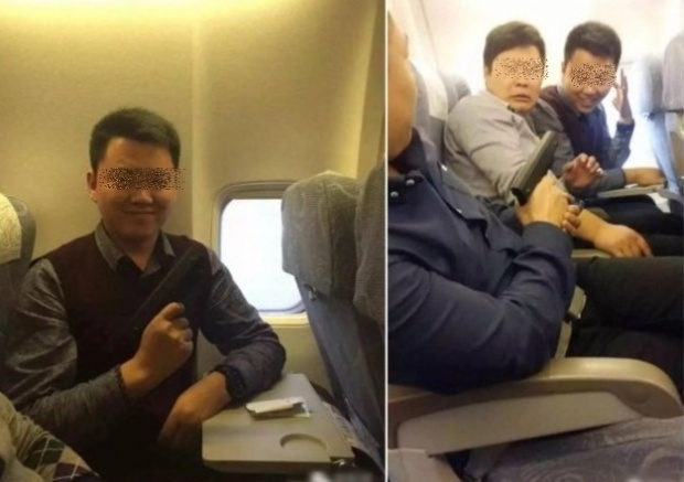 ชาวเน็ตเรียกร้องให้ลงโทษ แก๊งชายจีนโพสต์ภาพคู่ปืนปลอมบนเครื่องบิน