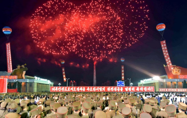 เกาหลีเหนือจัดใหญ่จุดดอกไม้ไฟฉลอง– ขู่อเมริกาอย่าคิดอายัดบัญชี
