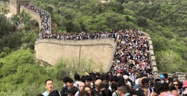 นักท่องเที่ยวแห่เที่ยวจีนกว่า 147 ล้านคน ใน 3 วัน! กำแพงเมืองจีนเปลี่ยนเป็นคลื่นมนุษย์