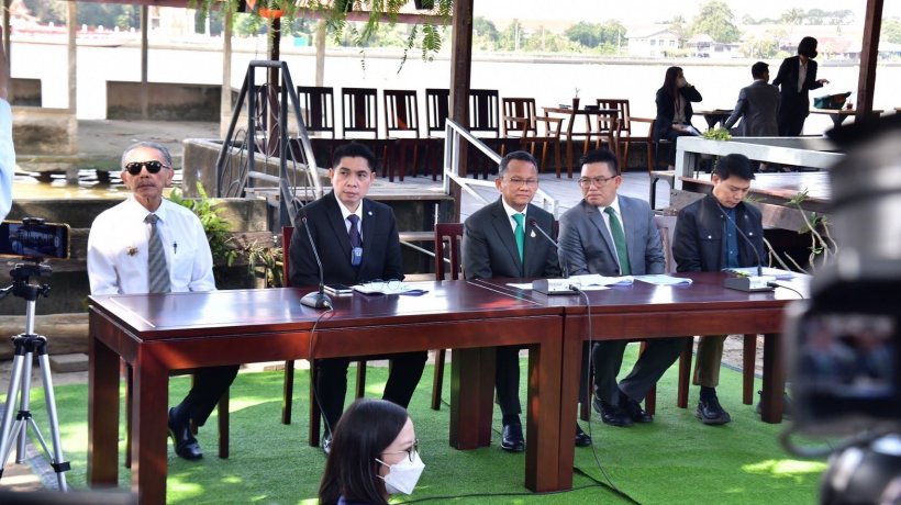 สมศักดิ์-ทีมงาน แถลงความคืบหน้าคดีตู้ห่าว ชูวิทย์หอบกระเช้าขอบคุณ