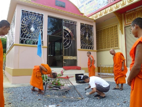 ขโมยแสบ! ยกพวกงัดกุฎิรับรอง วัดดังเมืองอ่างทอง 