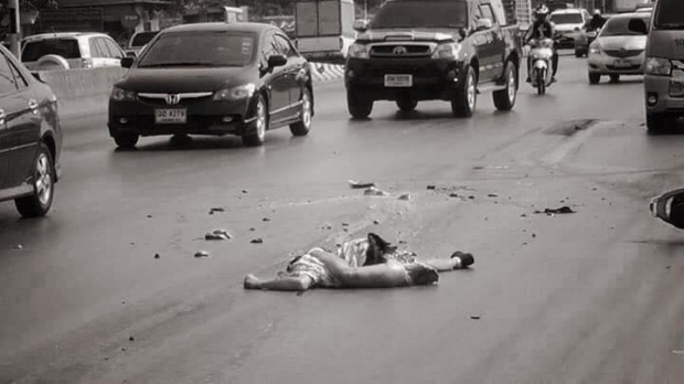โคตรสยอง!!!!  ด.ช.วัย 14 ถูกรถพ่วงทับ-หัวใจกระเด็นออกมากองบนถนน(มีคลิป)