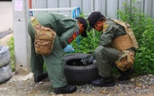 พบระเบิดควันถูกทิ้งถังขยะย่านสมุทรปราการ ส่ง EOD เข้าเก็บกู้ปลอดภัย!