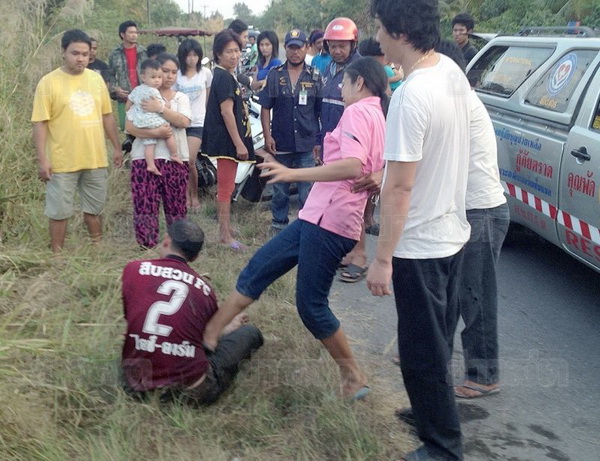 ตร.เมืองตราด เมาซิ่งกระบะพลิกคว่ำ เมียรู้ข่าวตามมากระทืบซ้ำ