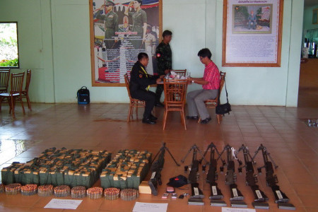 ยึดล็อตใหญ่ปืน-กระสุนสงครามชายแดนไทย-พม่า
