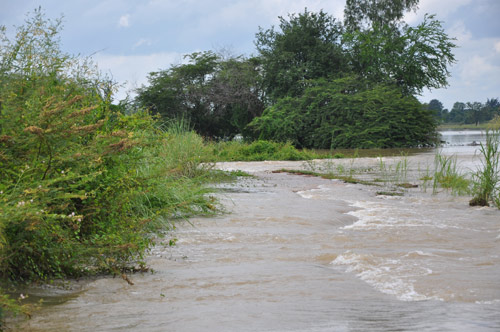 โคราชฝนตกทั้งคืนท่วมหลายจุดเร่งสูบออก