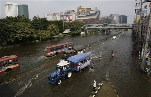 ถ.วิภาวดีน้ำเอ่อท่วมหน้าไทยรัฐ-การบินไทยจ่อดินแดง