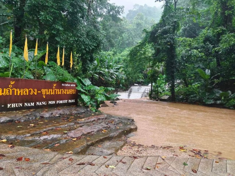  เปิดภาพระดับน้ำในถ้ำหลวง ไหลล้นออกมาท่วมด้านนอกแล้ว