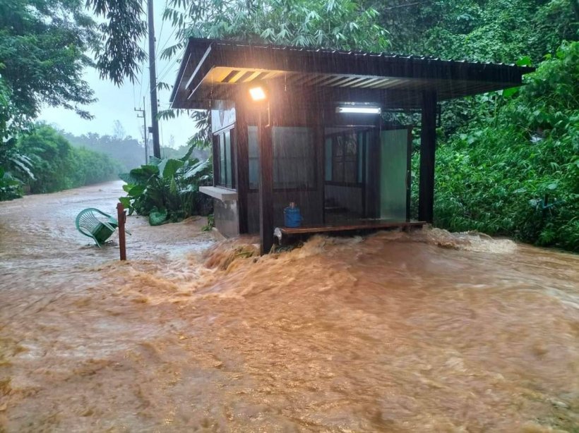  เปิดภาพระดับน้ำในถ้ำหลวง ไหลล้นออกมาท่วมด้านนอกแล้ว