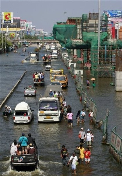 ประมวลภาพ น้ำท่วม 12 พ.ย. 54 @thaitvnews 
