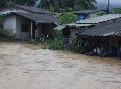 ฝนกระหน่ำน้ำท่วมเมืองระนอง