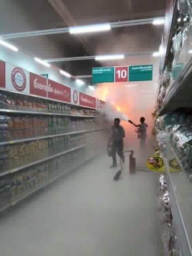 เปิดภาพนาทีระทึก ไฟไหม้ในห้างโลตัสเมืองนครศรีฯ จนท.ดับเพลิงอลหม่าน(ชมภาพ)