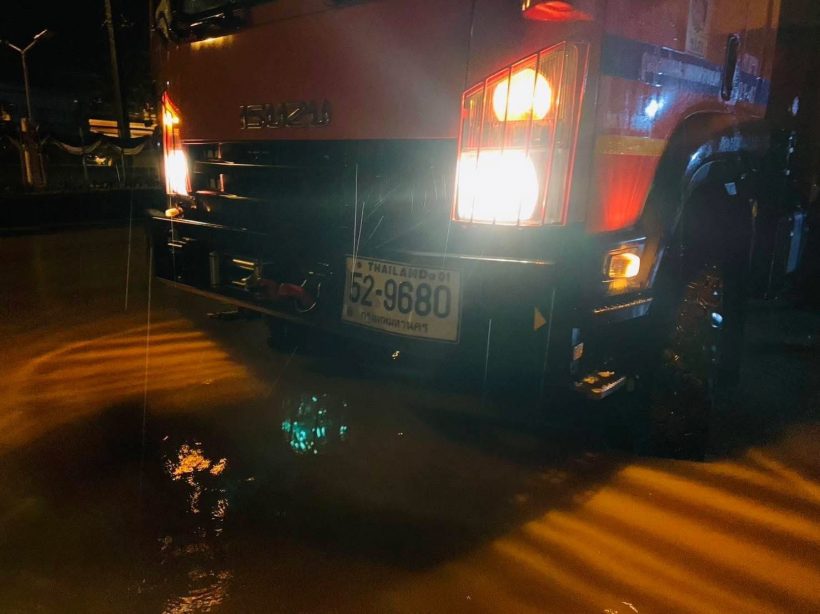 คุณแม่คลอดลูก บนรถเคลื่อนย้ายผู้ประสบภัยน้ำท่วม