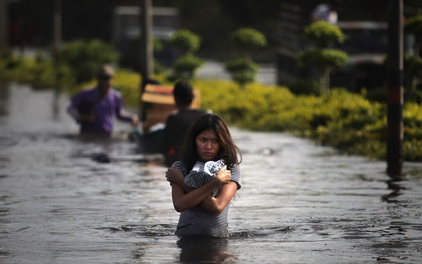 สื่ออเมริกันแพร่ภาพมหาอุทกภัยไทย 54 - แบงก์คอก อันเดอร์วอเทอร์!