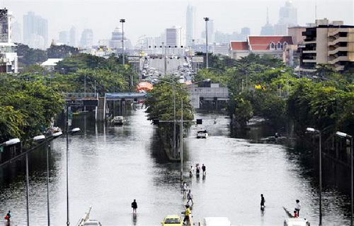 นิคมฯบางชันประกาศเตือนฉุกเฉินระดับที่ 1 หลังถูกน้ำล้อม