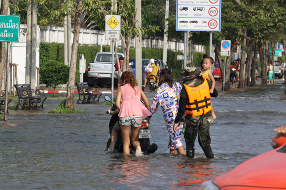 ชมภาพชุดนํ้าท่วม กทม.-นนท-ปทุม21ต.ค.54