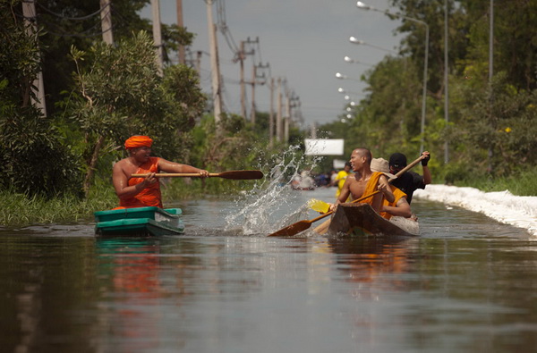 สื่ออเมริกันแพร่ภาพมหาอุทกภัยไทย 54 - แบงก์คอก อันเดอร์วอเทอร์!(2)