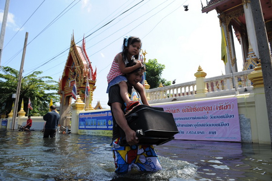 เราจะร่วมฝ่าฟันอุทกภัยไปด้วยกันดอนเมือง-เยาวราช 