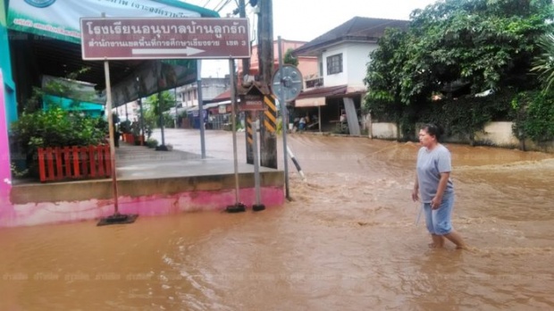 น้ำป่าทะลัก!! ท่วมแม่จันอ่วมพันหลัง ปิดพหลโยธินยกของหนีน้ำกันวุ่น!!