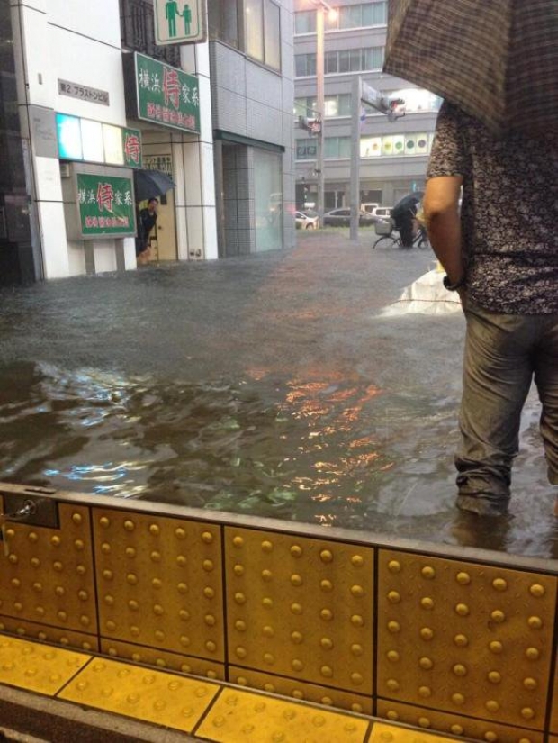 โซเชียลแห่ชม! หลังเห็น “ภาพน้ำท่วมใสแจ๋ว” ท่ามกลางซุปเปอร์พายุ “ฮากิบิส” ที่ญี่ปุ่น