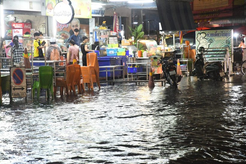 คนกรุงอ่วม! ฝนถล่มหลังเลิกงาน น้ำท่วมขังหลายพื้นที่