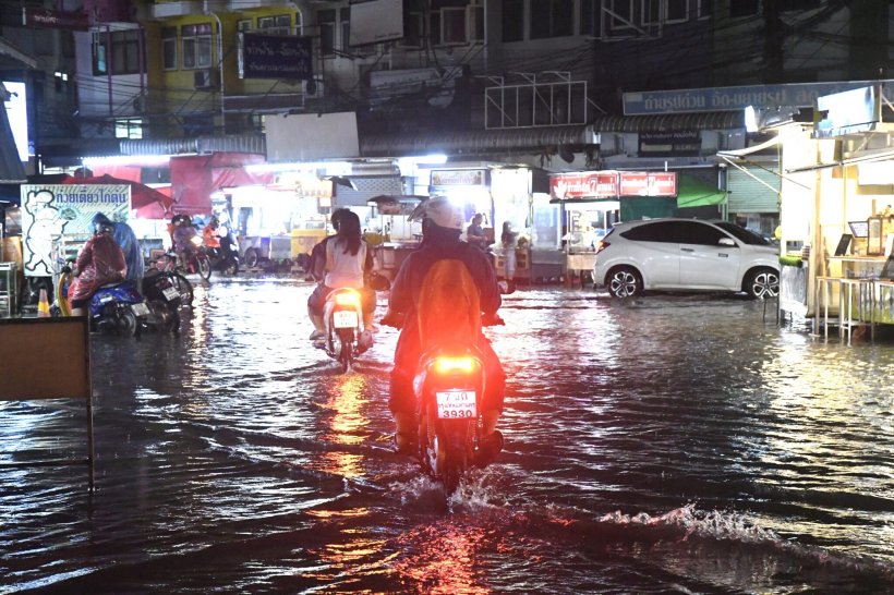 คนกรุงอ่วม! ฝนถล่มหลังเลิกงาน น้ำท่วมขังหลายพื้นที่