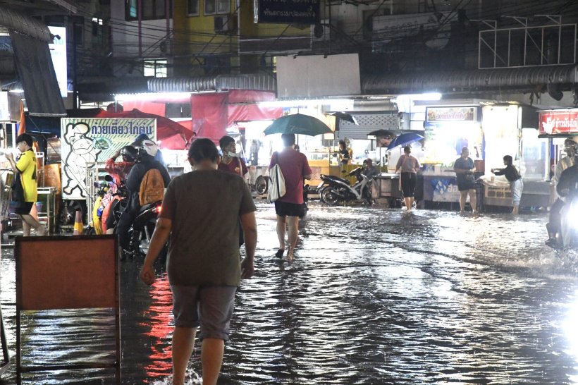 คนกรุงอ่วม! ฝนถล่มหลังเลิกงาน น้ำท่วมขังหลายพื้นที่