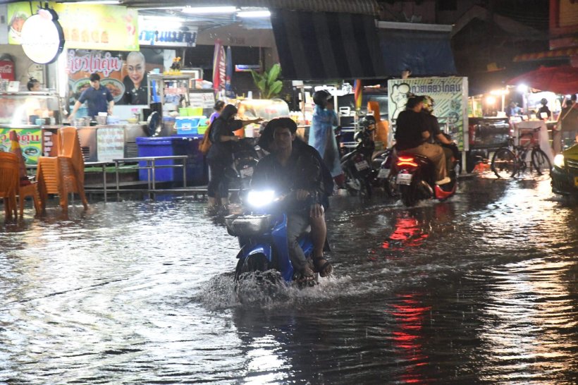 คนกรุงอ่วม! ฝนถล่มหลังเลิกงาน น้ำท่วมขังหลายพื้นที่