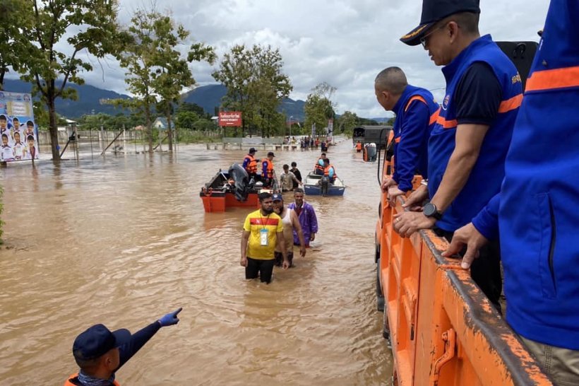 มาแล้ว! เปิดภาพ นทพ. ช่วยเหลือผู้ประสบภัยหมู่บ้านปิยะพร