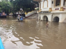 ฝนถล่มทั้งคืน อ.ธาตุพนม อ่วม น้ำท่วมวัดพระธาตุพนม