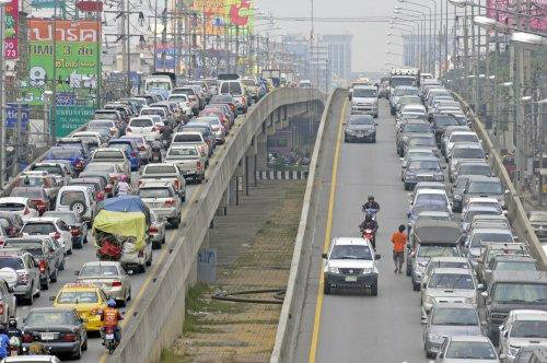 น้ำลดเปิดการจราจรทิศเหนือ-ตะวันตก-ใต้ 19 เส้นทางรัชดา-ลาดพร้าวตลอดสาย