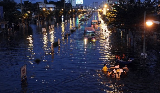 ประมวลภาพ น้ำท่วม 8 พ.ย .54 @thaitvnews 