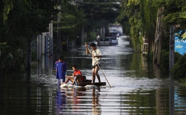 ประมวลภาพ น้ำท่วม 8 พ.ย .54 @thaitvnews 