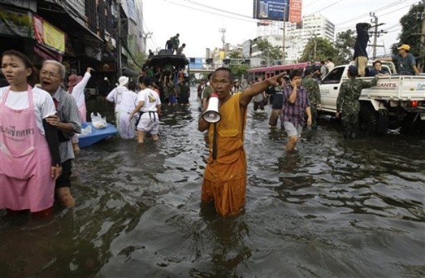 ประมวลภาพ น้ำท่วม 5 พ.ย. 54 @thaitvnews 