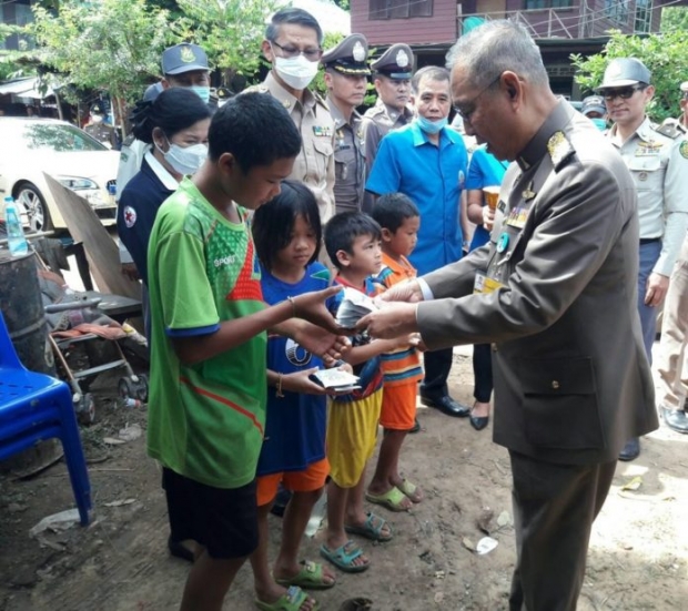 ในหลวง พระราชทานพระราชทรัพย์ส่วนพระองค์ ช่วยผู้ประสบภัยน้ำท่วม