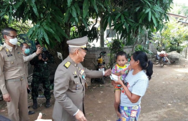 ในหลวง พระราชทานพระราชทรัพย์ส่วนพระองค์ ช่วยผู้ประสบภัยน้ำท่วม