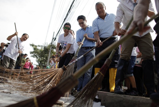 ประมวลภาพน้ำท่วม หลังน้ำเริ่มลดระดับ