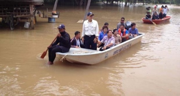 ปลอดประสพ ลุยน้ำอยุธยายันน้ำคงที่