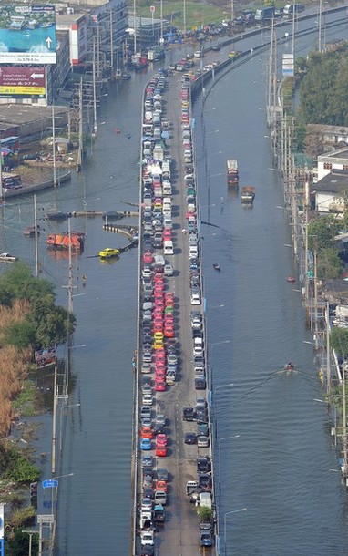 ประมวลภาพมุมสูงภัยน้ำท่วม (19 พ.ย.54)