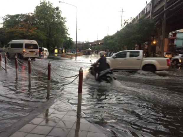 ต้อนรับเปิดเทอม! ฝนตกหนักน้ำท่วมขังหลายจุด ที่ไหนบ้างมาดูกัน!