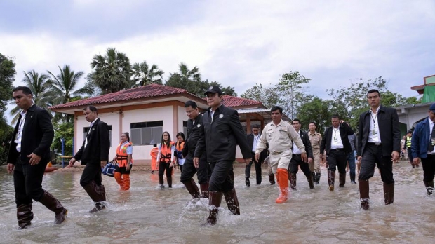 บิ๊กตู่ทุ่มหมื่นล้านฟื้นฟูอุบลฯ เมินถูกเปรียบเป็นเทวดา