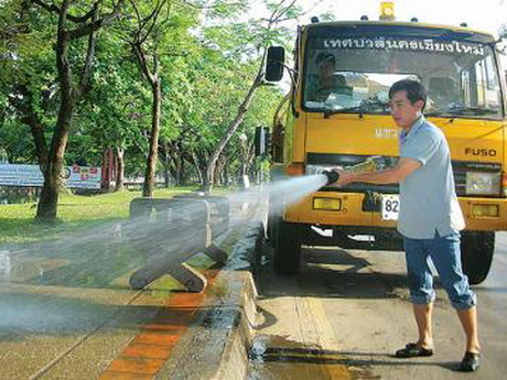 หลังสงกรานต์ เชียงใหม่ล้างคราบรอบคูเมือง