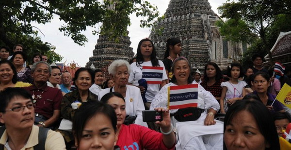 พระบรมฯเสด็จฯชลมารคถวายผ้าพระกฐิน